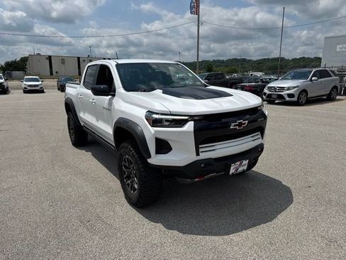 Used 2024 Chevrolet Colorado ZR2 w/ ZR2 Convenience Package III AWD/4WD image 9
