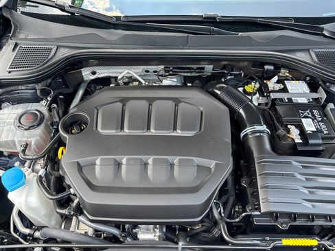 Used 2024 Volkswagen Golf R AWD/4WD image 9
