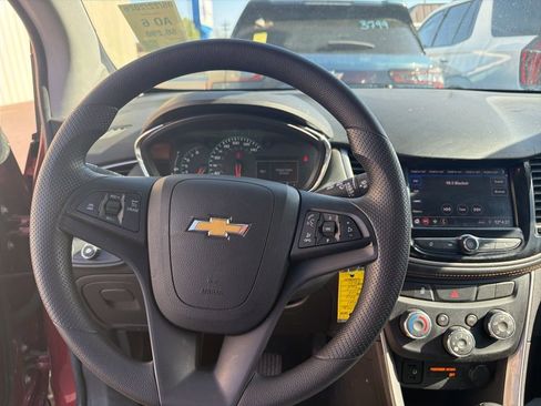Used 2021 Chevrolet Trax LT AWD/4WD image 23