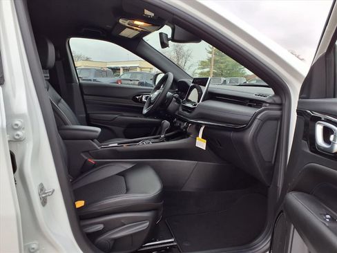 New 2026 Jeep Compass Latitude AWD/4WD image 18