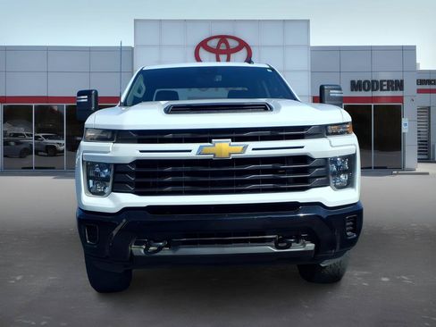 Used 2024 Chevrolet Silverado 2500 Custom w/ Custom Value Package AWD/4WD image 8