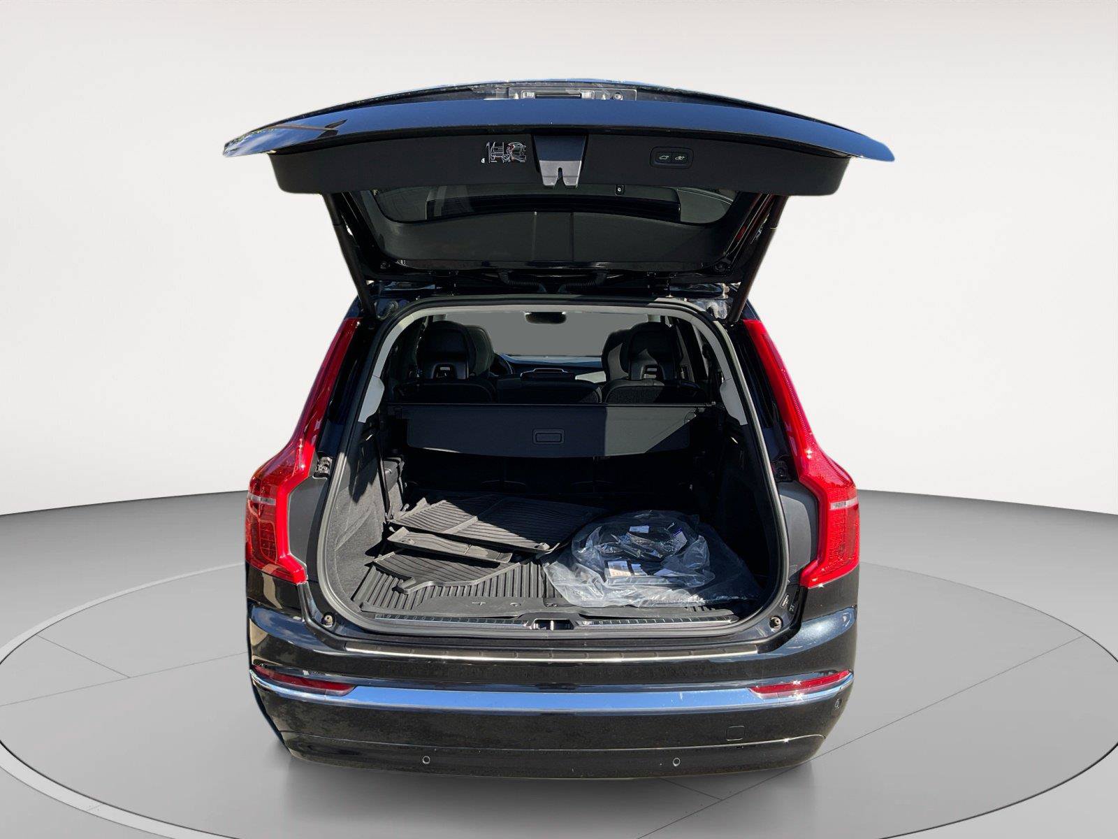 Certified 2023 Volvo XC90 B6 Plus w/ Protection Package Premier AWD/4WD image 11