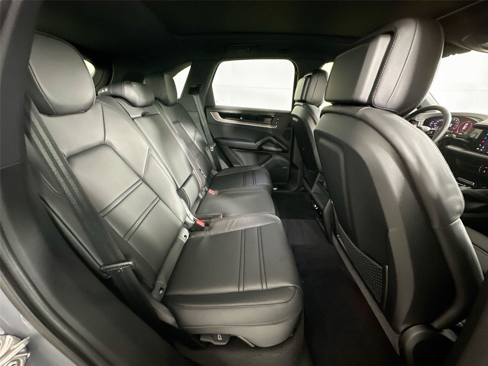 Certified 2026 Porsche Cayenne AWD/4WD image 26