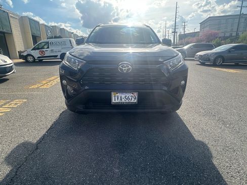 Used 2019 Toyota RAV4 XLE AWD/4WD image 5