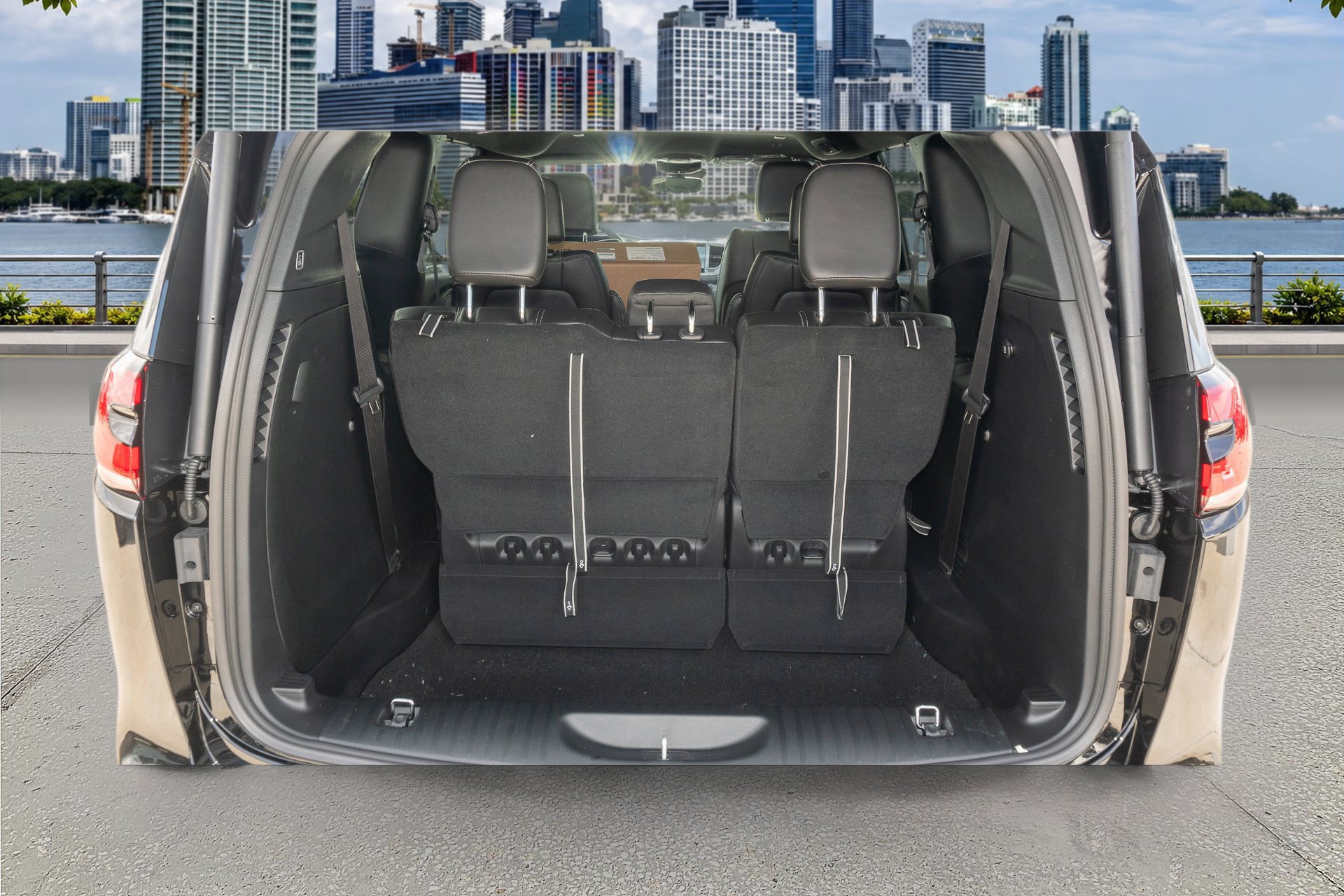 New 2027 Chrysler Pacifica Select FWD image 9