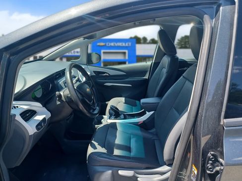 Used 2017 Chevrolet Bolt Premier w/ Driver Confidence II Package FWD image 7