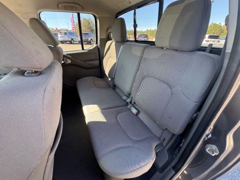 Used 2019 Nissan Frontier SV image 15