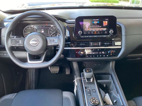 Certified 2025 Nissan Pathfinder SV AWD/4WD image 18
