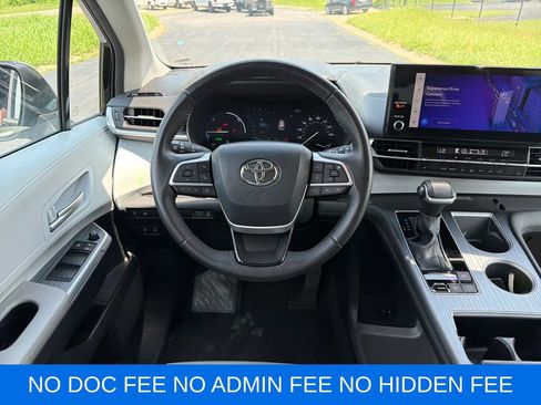 Used 2025 Toyota Sienna XLE FWD image 15
