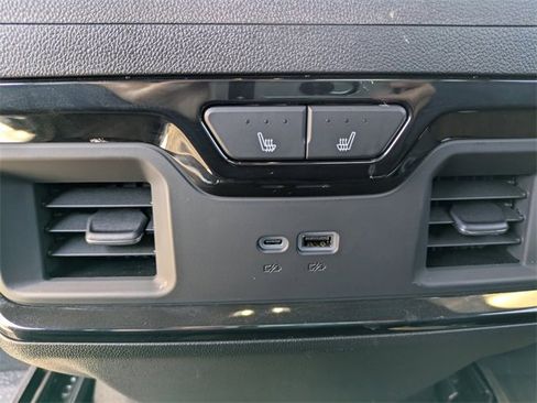 Used 2025 GMC Sierra 2500 AT4 w/ AT4 Premium Plus Package image 16