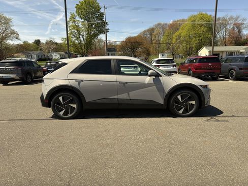 New 2025 Hyundai Ioniq 5 SEL AWD/4WD image 11