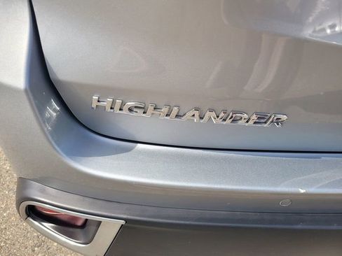 Used 2018 Toyota Highlander Limited Platinum AWD/4WD image 10