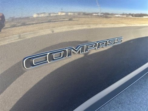 Used 2019 Jeep Compass Limited image 29