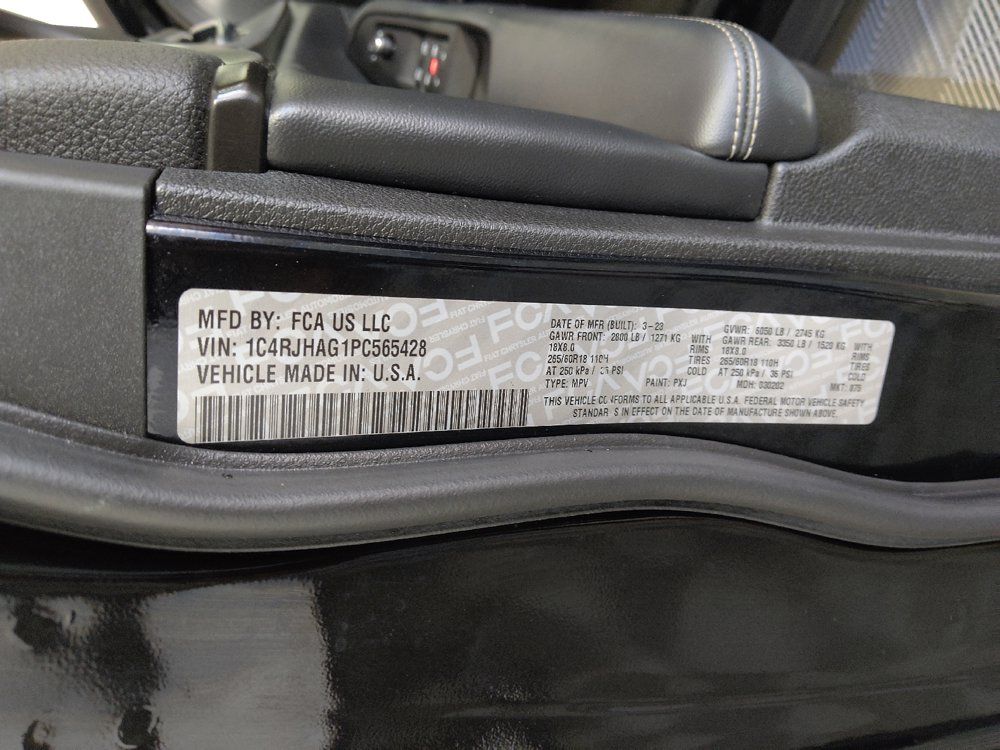 Used 2023 Jeep Grand Cherokee Laredo w/ Luxury Tech Group I AWD/4WD image 33