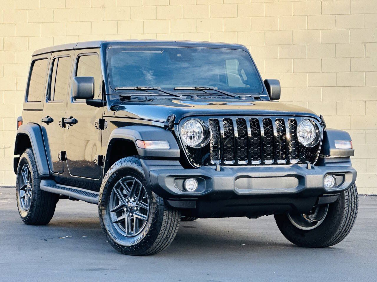 Used 2024 Jeep Wrangler Unlimited Sport AWD/4WD image 1