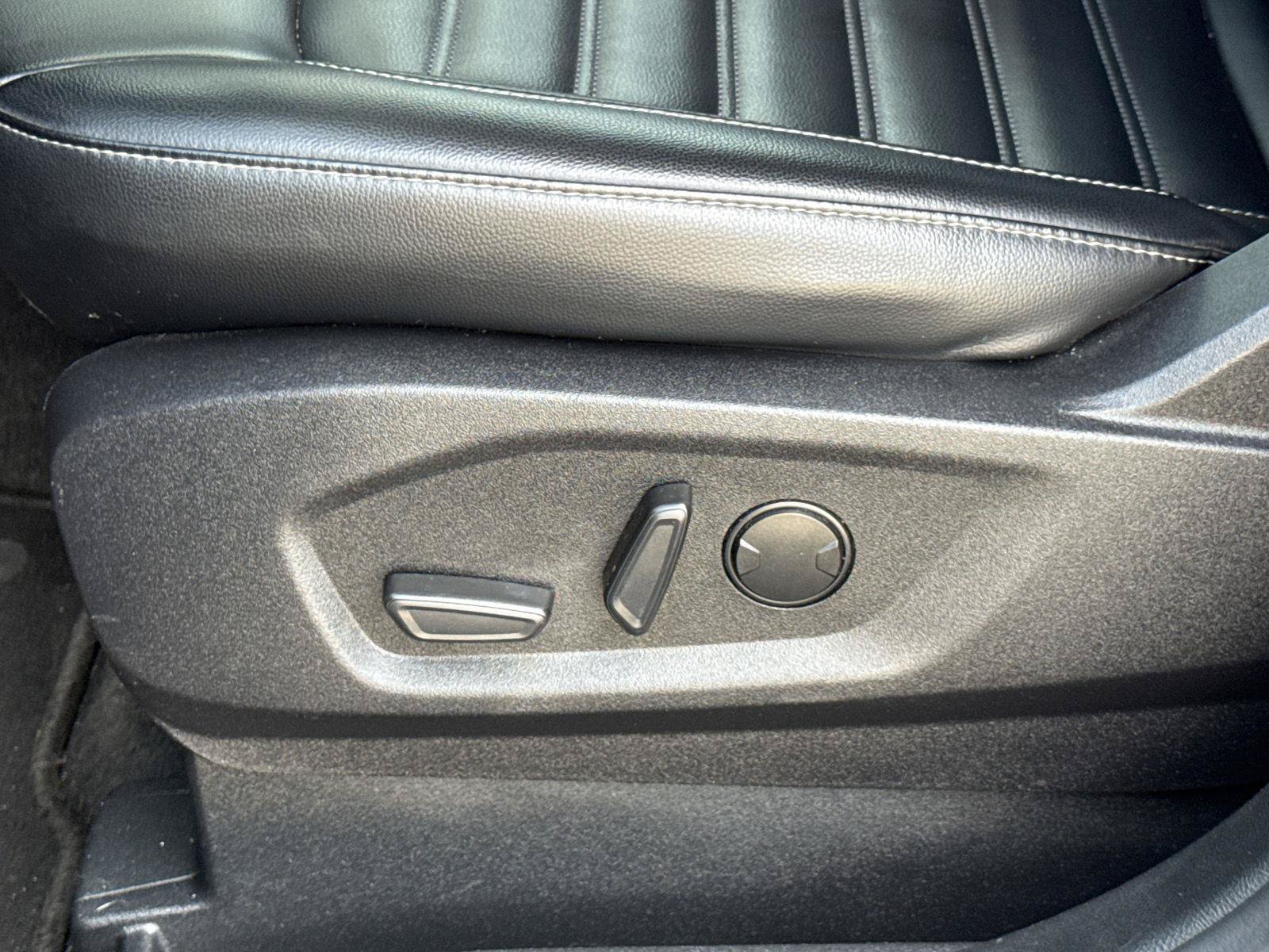 Used 2024 Ford Edge SEL AWD/4WD image 14