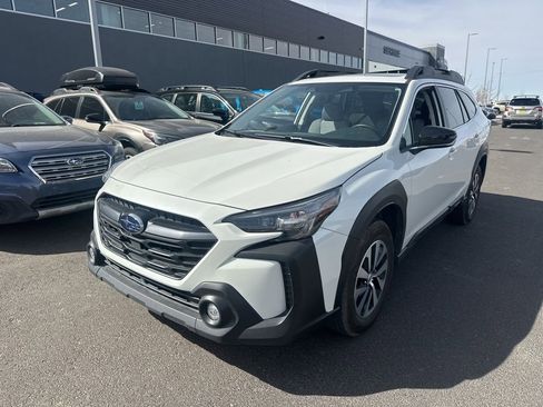 Used 2025 Subaru Outback Premium image 1