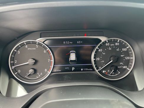 Used 2025 Nissan Rogue S image 12