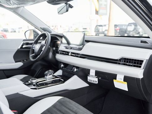 Used 2025 Mitsubishi Outlander SE image 26