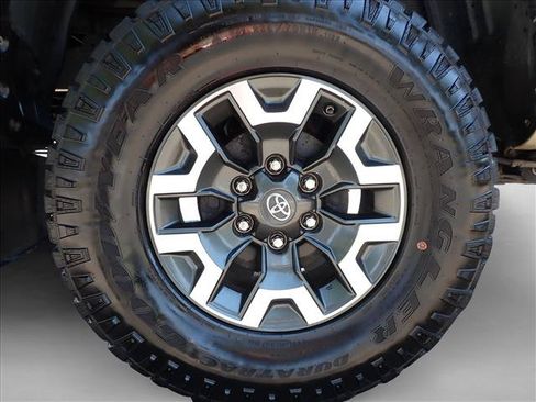 Used 2019 Toyota Tacoma TRD Off-Road AWD/4WD image 7