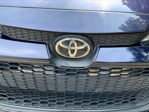 Used 2022 Toyota Corolla LE FWD image 5
