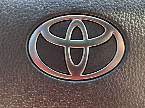 Used 2025 Toyota Camry SE w/ Convenience Package FWD image 30