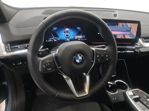 Used 2025 BMW X2 xDrive28i AWD/4WD image 3