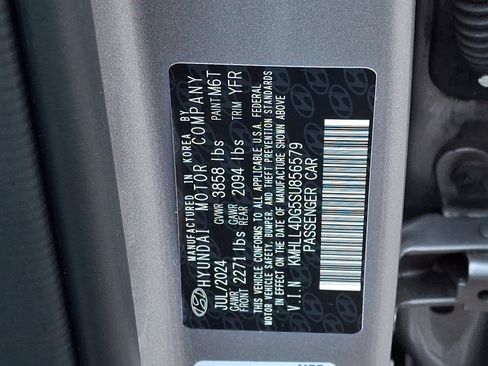 Used 2025 Hyundai Elantra SE FWD image 28