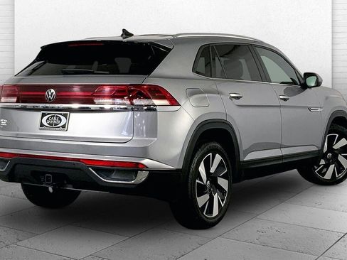 Used 2025 Volkswagen Atlas Cross Sport SE image 13
