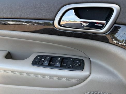 Used 2011 Jeep Grand Cherokee Laredo AWD/4WD image 11