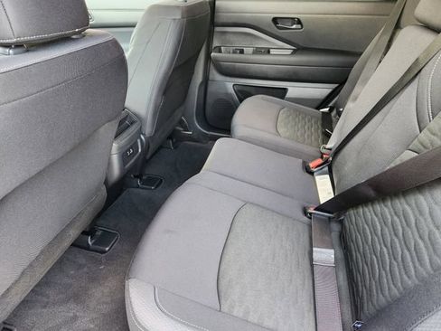 Used 2025 Nissan Pathfinder S FWD image 30