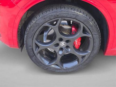 Used 2022 Alfa Romeo Stelvio Veloce AWD/4WD image 8