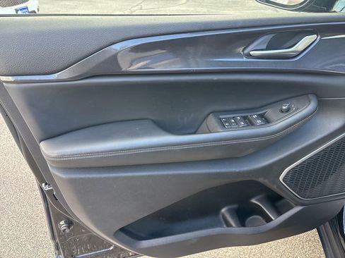 Used 2022 Jeep Grand Cherokee Altitude image 16