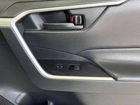 Certified 2022 Toyota RAV4 LE AWD/4WD image 19