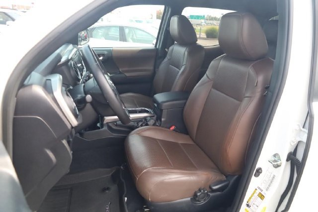 Used 2017 Toyota Tacoma Limited w/ Tow Package AWD/4WD image 20