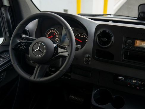Used 2025 Mercedes-Benz Sprinter 144 Cargo image 18