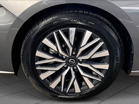 Certified 2024 Nissan Altima 2.5 SV image 11