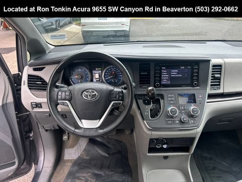 Used 2018 Toyota Sienna XLE AWD/4WD image 13