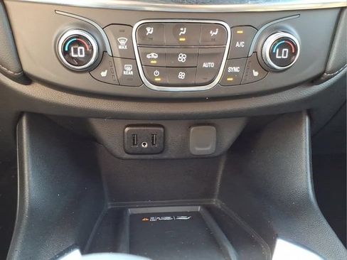 Used 2023 Chevrolet Traverse LT FWD image 20