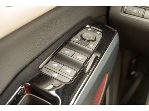 Used 2024 Nissan Pathfinder SL image 32