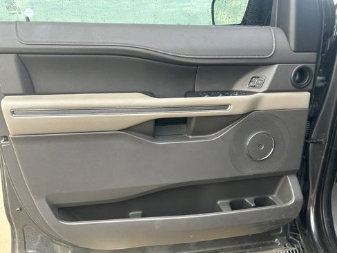 Used 2018 Ford Expedition XLT w/ Equipment Group 202A image 3