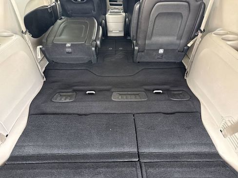 Used 2023 Chrysler Pacifica Touring-L image 15