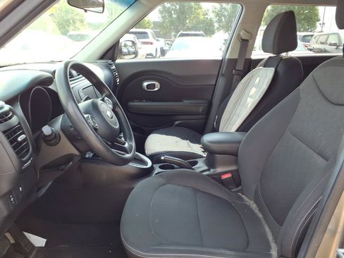 Used 2017 Kia Soul FWD image 24