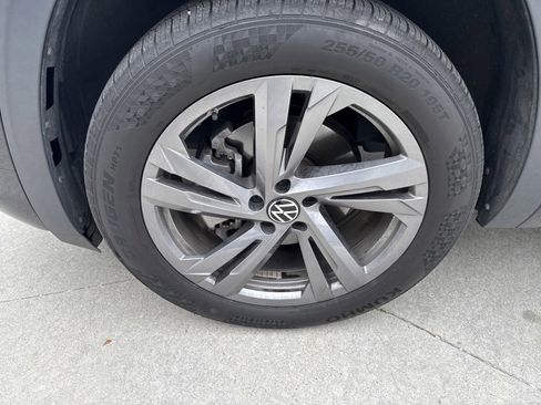 Used 2024 Volkswagen Atlas Cross Sport SEL R-Line image 12