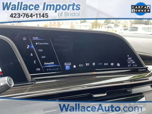 Used 2022 Cadillac Escalade ESV Premium Luxury w/ Performance Package image 12