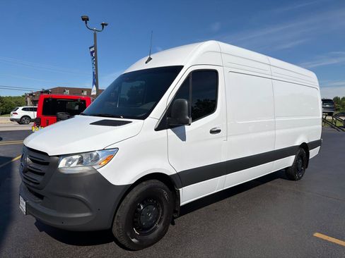Used 2024 Mercedes-Benz Sprinter 2500 image 2