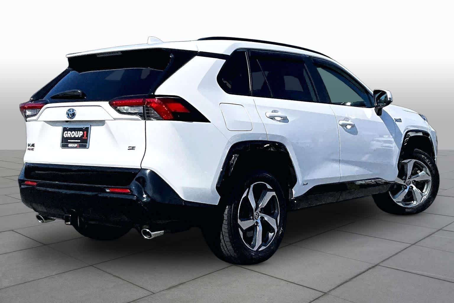 Used 2021 Toyota RAV4 SE w/ Weather & Moonroof Package AWD/4WD image 23