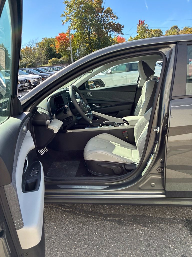 New 2026 Hyundai Elantra SEL Sport FWD image 24