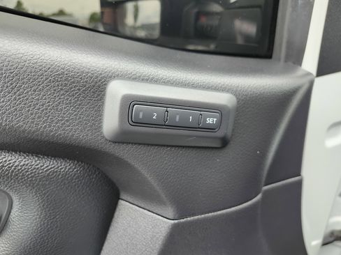 Used 2021 Nissan Titan SL w/ Moonroof Package AWD/4WD image 32