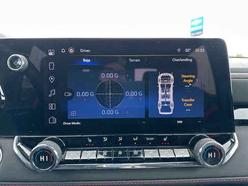 Used 2024 Chevrolet Colorado Z71 w/ Z71 Convenience Package 2 image 39